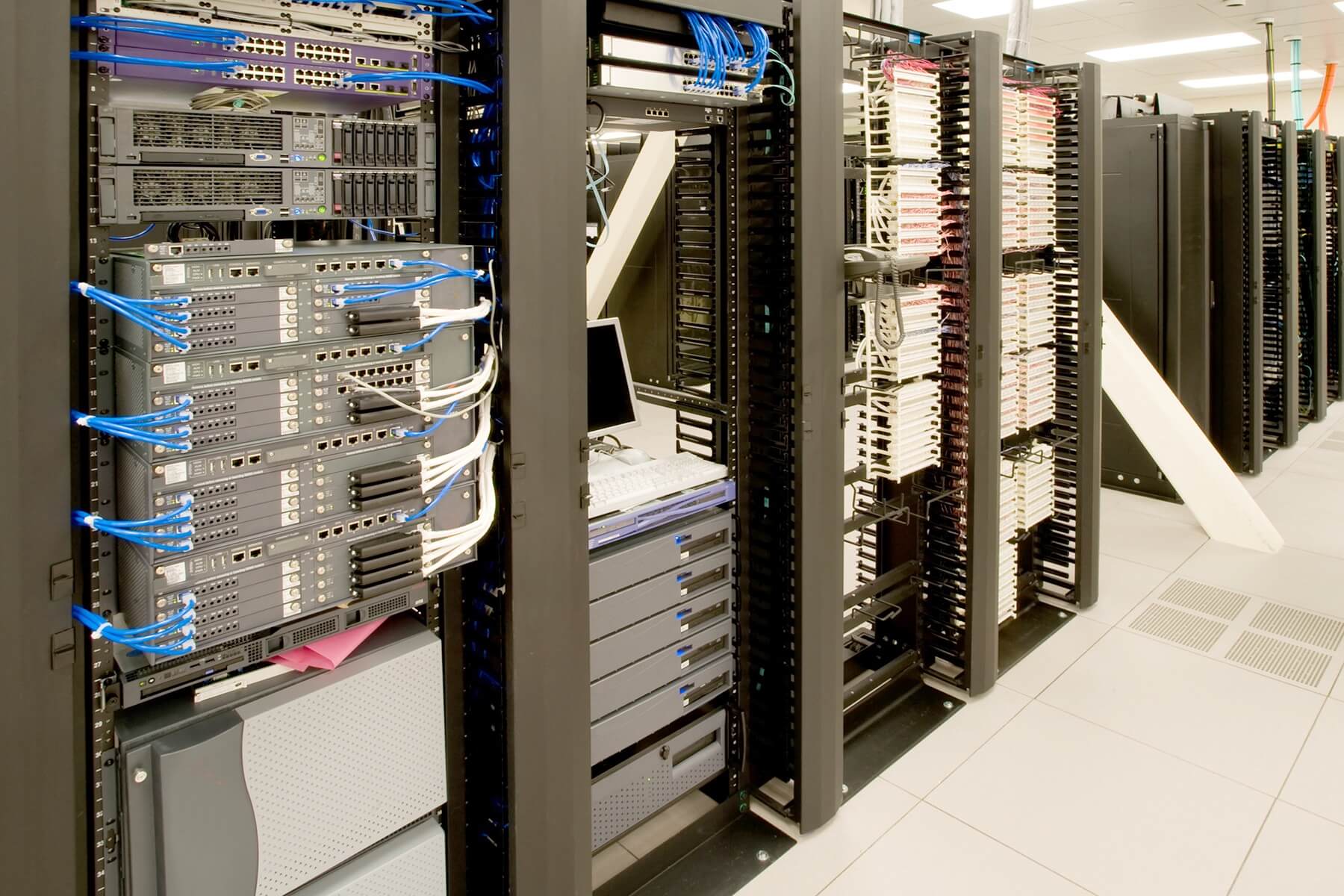 hq-i-fo-lg-industry-monitoring-2026-m-lp-use-case-img-4-1800x1200